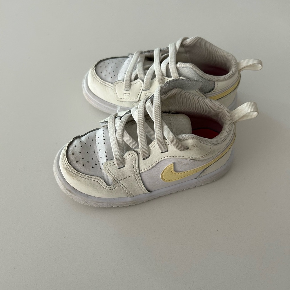 Nike Kids Sneakers White and Gold